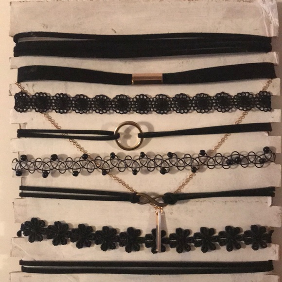 Choker Neckace - Picture 2 of 3